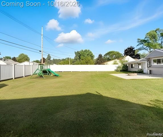 2075 Gulliver Drive, Troy, MI 48085