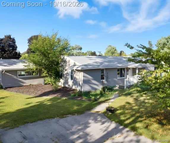 2075 Gulliver Drive, Troy, MI 48085