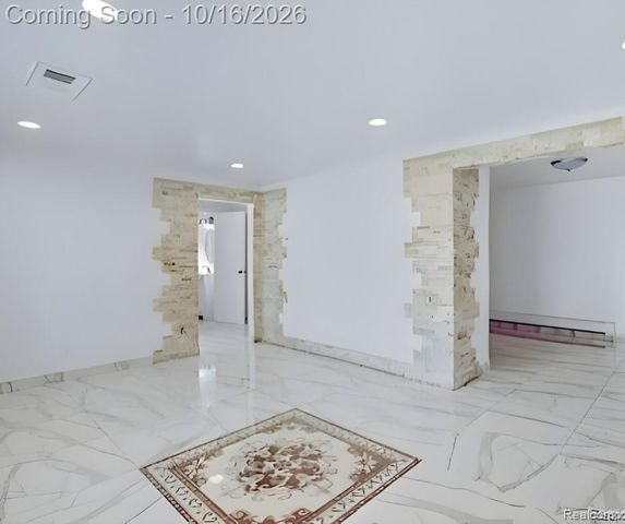 2075 Gulliver Drive, Troy, MI 48085