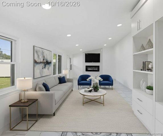 2075 Gulliver Drive, Troy, MI 48085