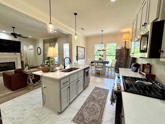 8 Hedges Plantation Place, Natchez, MS 39120