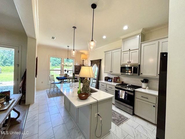 8 Hedges Plantation Place, Natchez, MS 39120