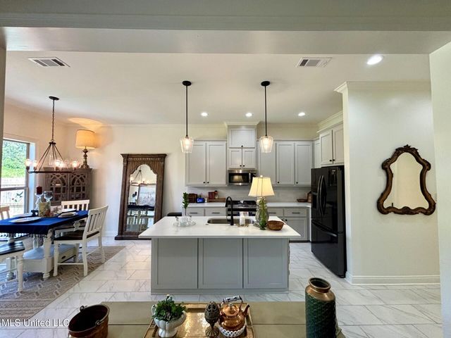 8 Hedges Plantation Place, Natchez, MS 39120