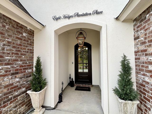 8 Hedges Plantation Place, Natchez, MS 39120
