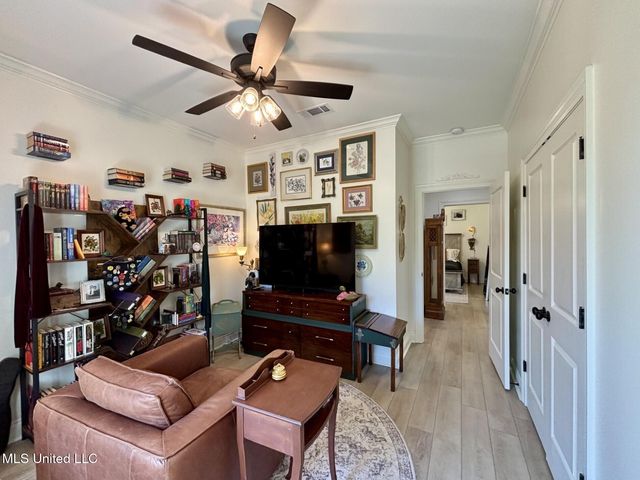 8 Hedges Plantation Place, Natchez, MS 39120