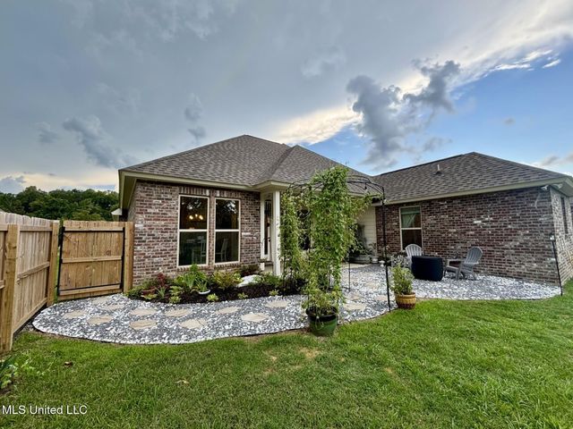 8 Hedges Plantation Place, Natchez, MS 39120