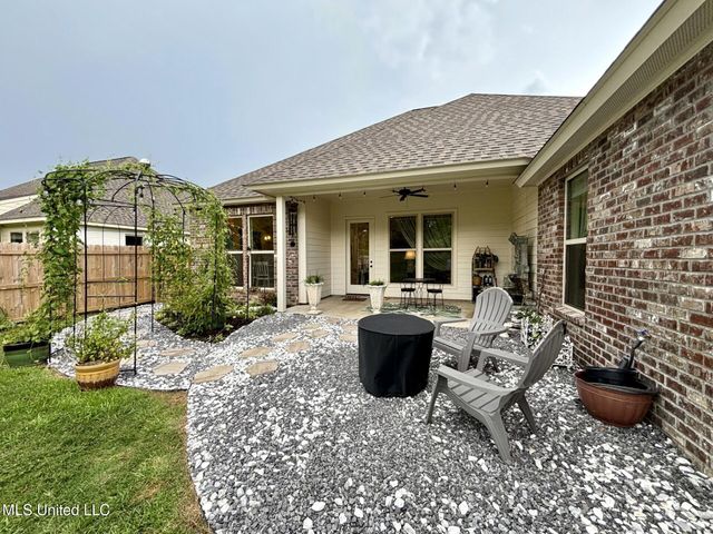 8 Hedges Plantation Place, Natchez, MS 39120