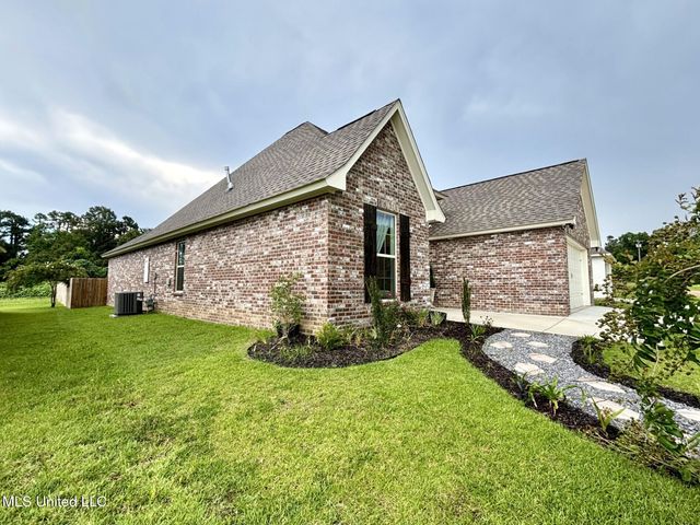 8 Hedges Plantation Place, Natchez, MS 39120