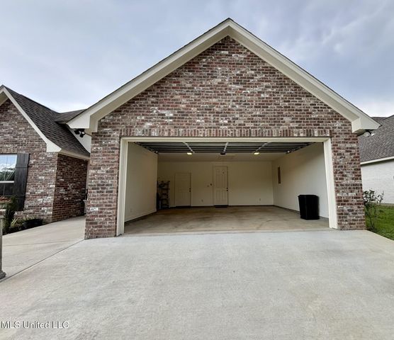 8 Hedges Plantation Place, Natchez, MS 39120