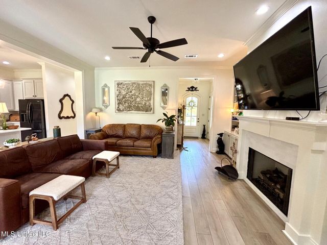 8 Hedges Plantation Place, Natchez, MS 39120