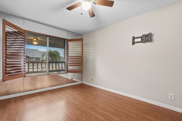 2105 W Discovery Cir W, Deerfield Beach, FL 33442