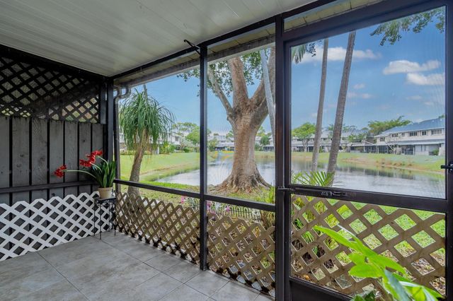 2105 W Discovery Cir W, Deerfield Beach, FL 33442