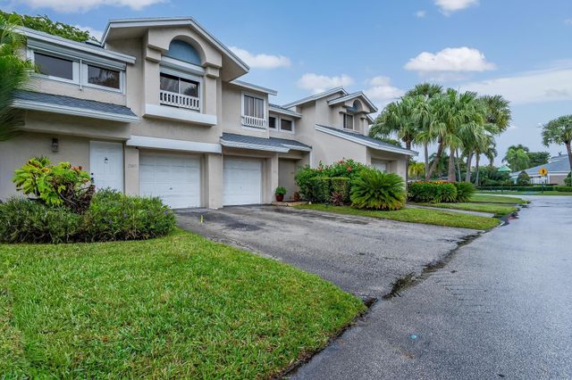 2105 W Discovery Cir W, Deerfield Beach, FL 33442
