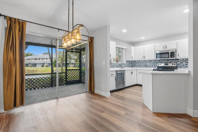 2105 W Discovery Cir W, Deerfield Beach, FL 33442