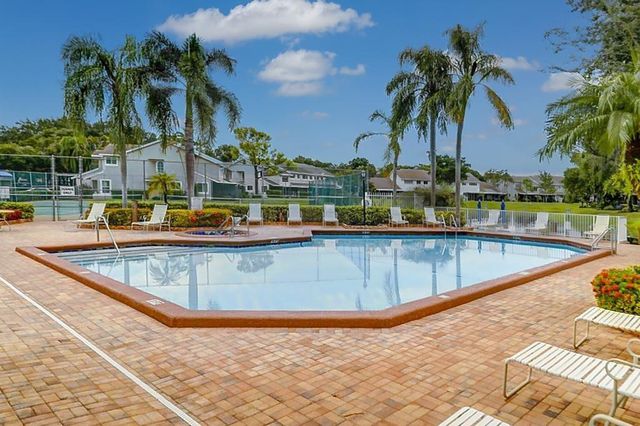 2105 W Discovery Cir W, Deerfield Beach, FL 33442