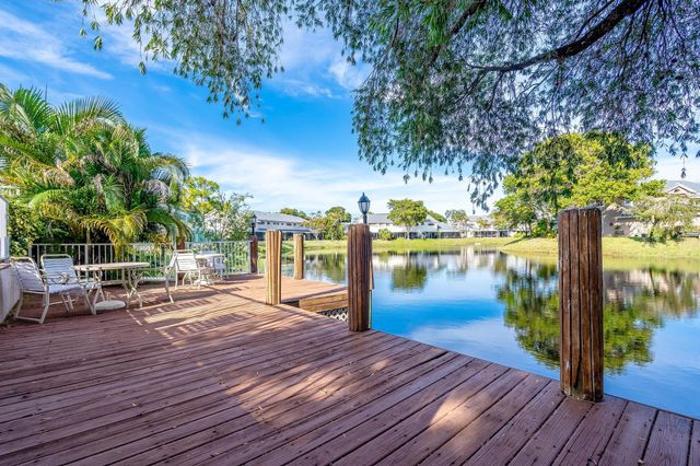 2105 W Discovery Cir W, Deerfield Beach, FL 33442