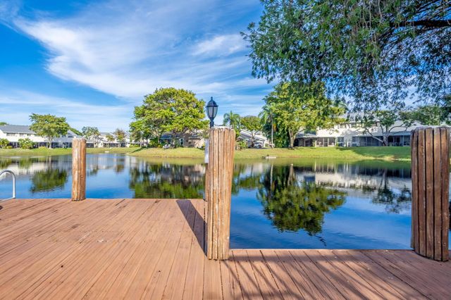2105 W Discovery Cir W, Deerfield Beach, FL 33442
