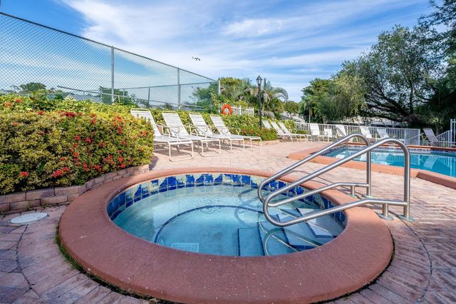 2105 W Discovery Cir W, Deerfield Beach, FL 33442