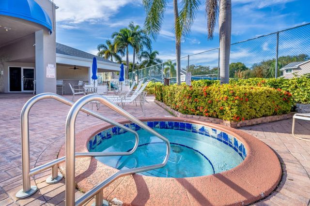 2105 W Discovery Cir W, Deerfield Beach, FL 33442