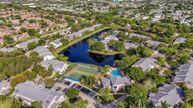 2105 W Discovery Cir W, Deerfield Beach, FL 33442