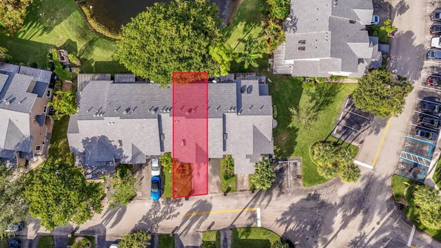2105 W Discovery Cir W, Deerfield Beach, FL 33442