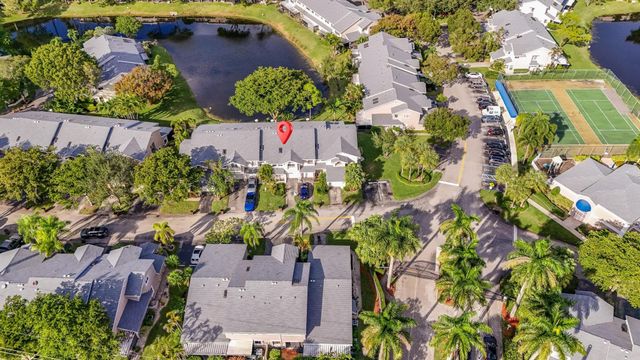 2105 W Discovery Cir W, Deerfield Beach, FL 33442