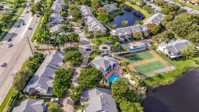 2105 W Discovery Cir W, Deerfield Beach, FL 33442