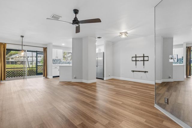 2105 W Discovery Cir W, Deerfield Beach, FL 33442