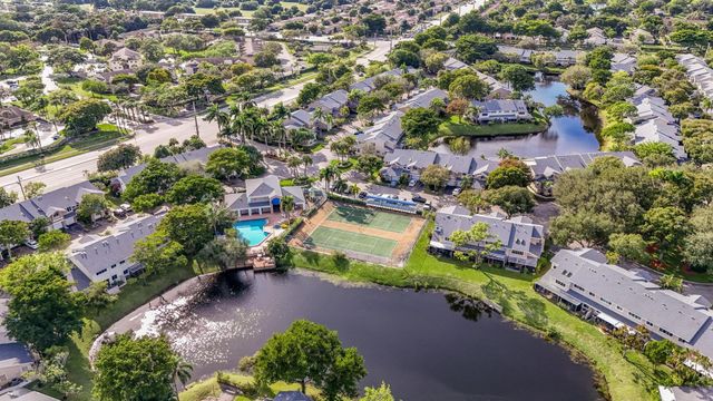 2105 W Discovery Cir W, Deerfield Beach, FL 33442