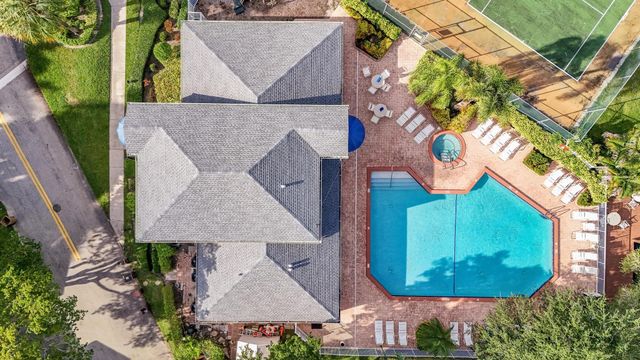 2105 W Discovery Cir W, Deerfield Beach, FL 33442