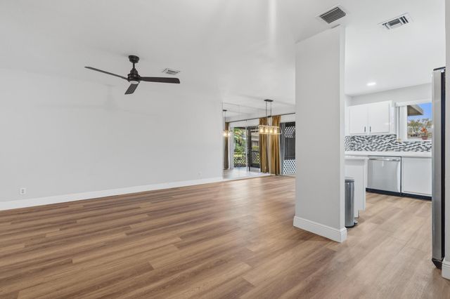 2105 W Discovery Cir W, Deerfield Beach, FL 33442