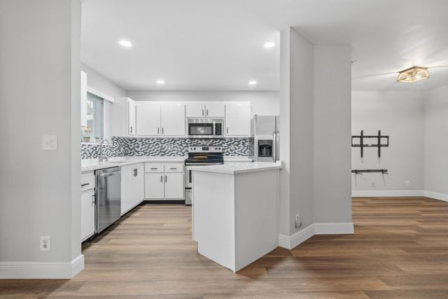 2105 W Discovery Cir W, Deerfield Beach, FL 33442