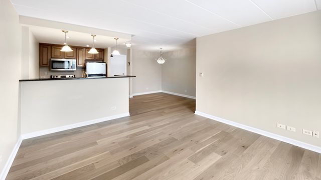 1 Renaissance Place 112, Palatine, IL 60067