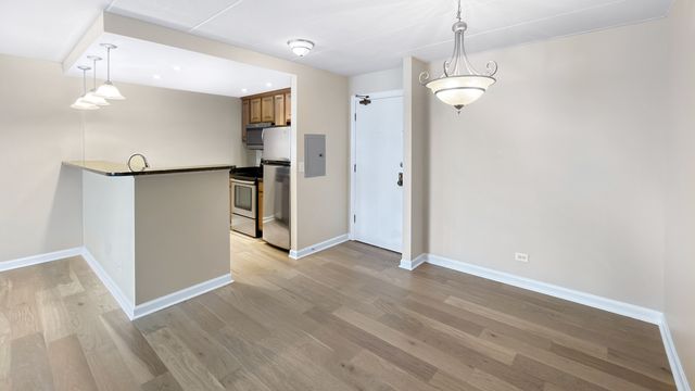 1 Renaissance Place 112, Palatine, IL 60067