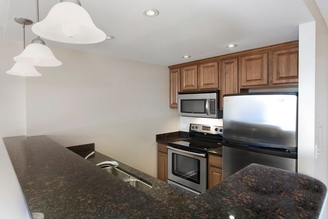 1 Renaissance Place 112, Palatine, IL 60067