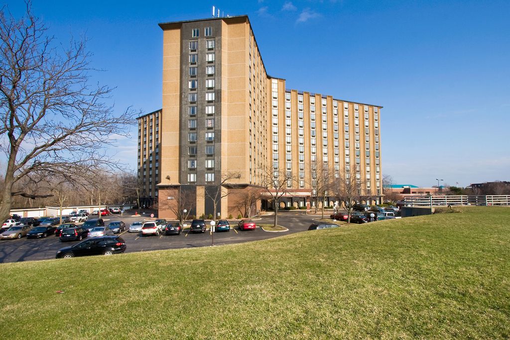 1 Renaissance Place 112, Palatine, IL 60067