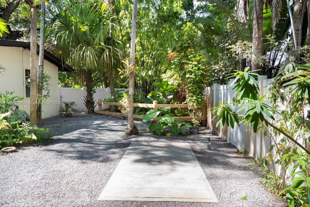 1107 NE 118th St, Biscayne Park, FL 33161