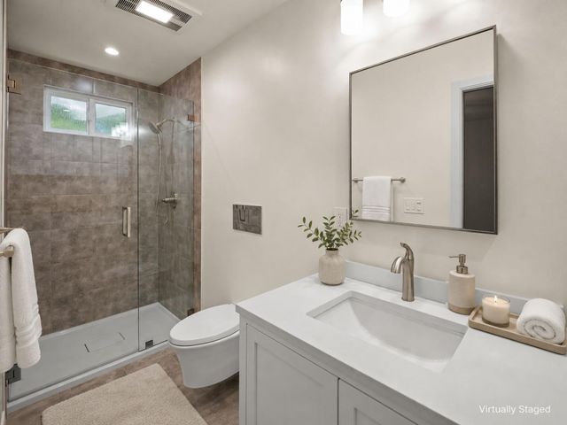 20 Robin Way, San Carlos, CA 94070