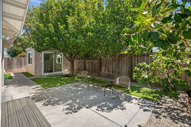 20 Robin Way, San Carlos, CA 94070
