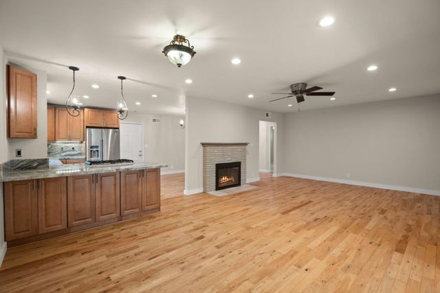 20 Robin Way, San Carlos, CA 94070