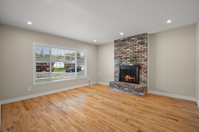 20 Robin Way, San Carlos, CA 94070