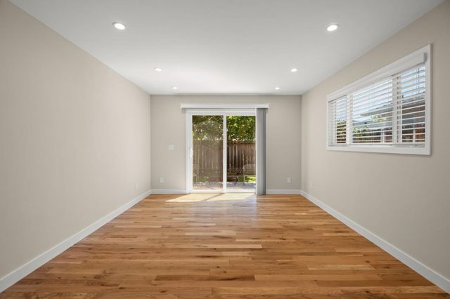 20 Robin Way, San Carlos, CA 94070