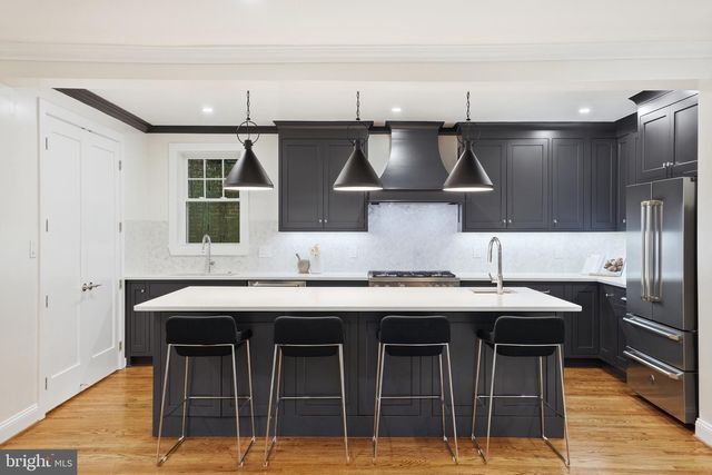 4720 ELLICOTT ST NW, Washington, DC 20016
