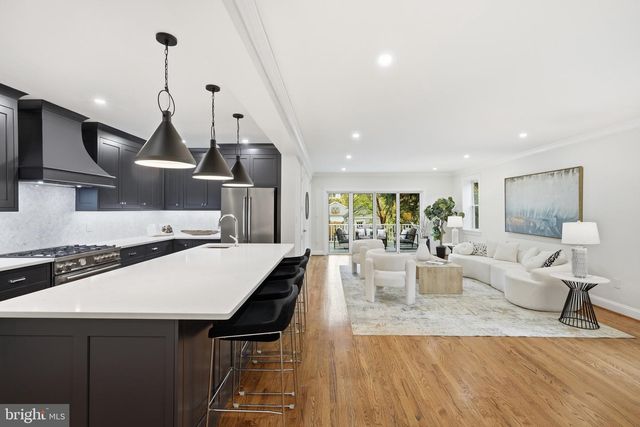 4720 ELLICOTT ST NW, Washington, DC 20016