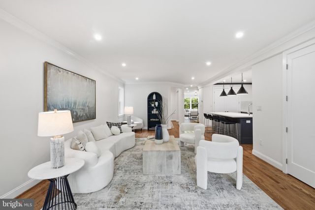 4720 ELLICOTT ST NW, Washington, DC 20016
