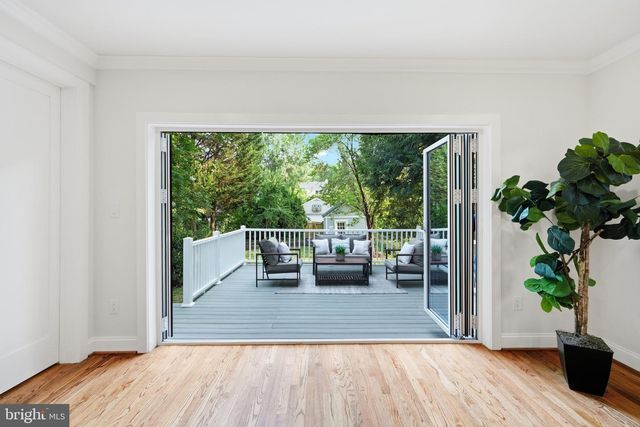 4720 ELLICOTT ST NW, Washington, DC 20016