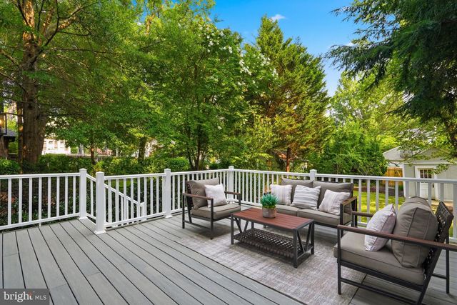 4720 ELLICOTT ST NW, Washington, DC 20016