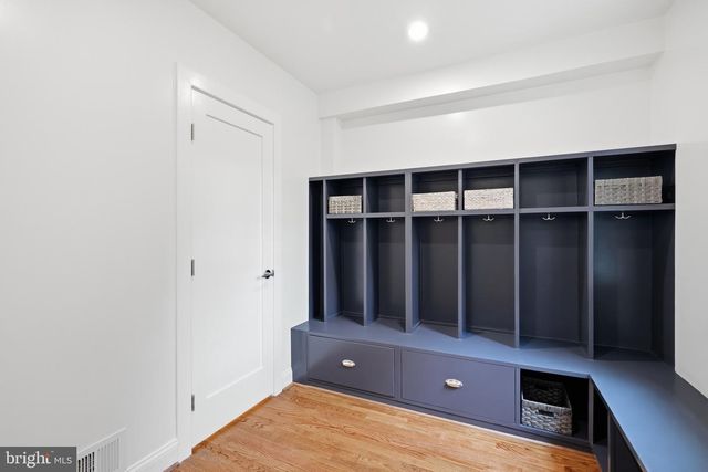 4720 ELLICOTT ST NW, Washington, DC 20016