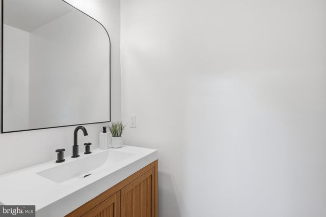4720 ELLICOTT ST NW, Washington, DC 20016