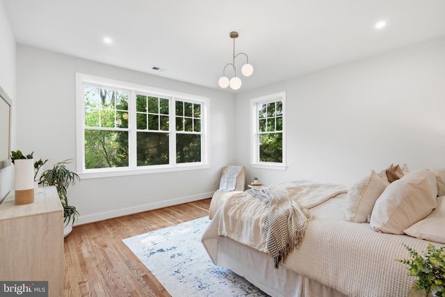 4720 ELLICOTT ST NW, Washington, DC 20016